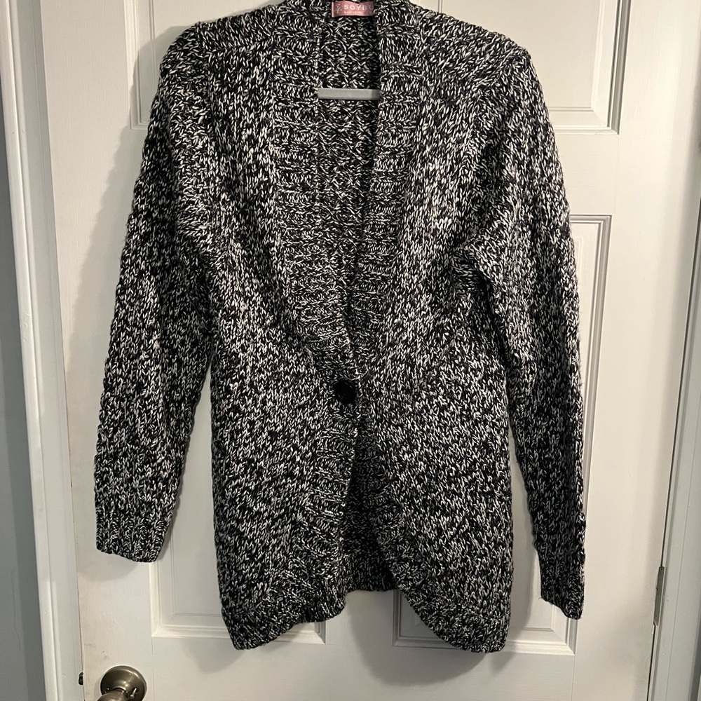 Women's Black and White Knit Sweater